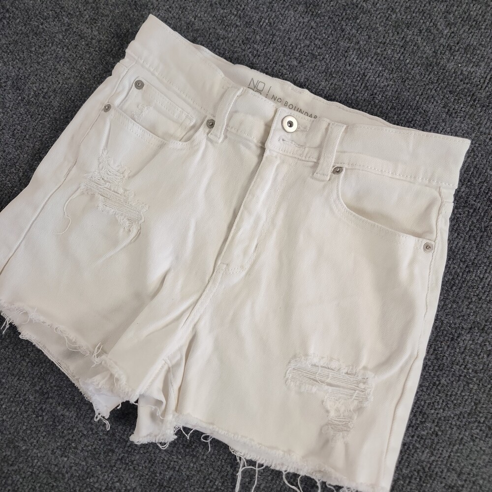 No Boundaries White Denim Shorts Women's Size 9 Frayed Hem